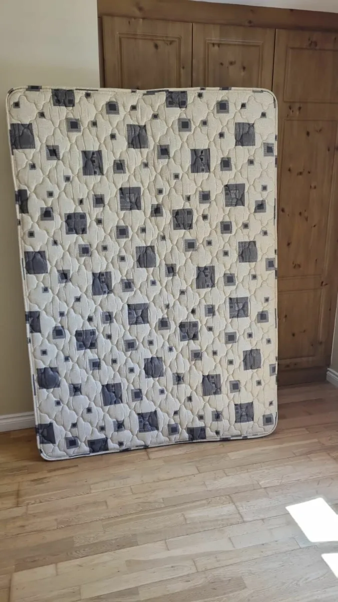 2 x 4'6" double mattresses good condition no stain - Image 2