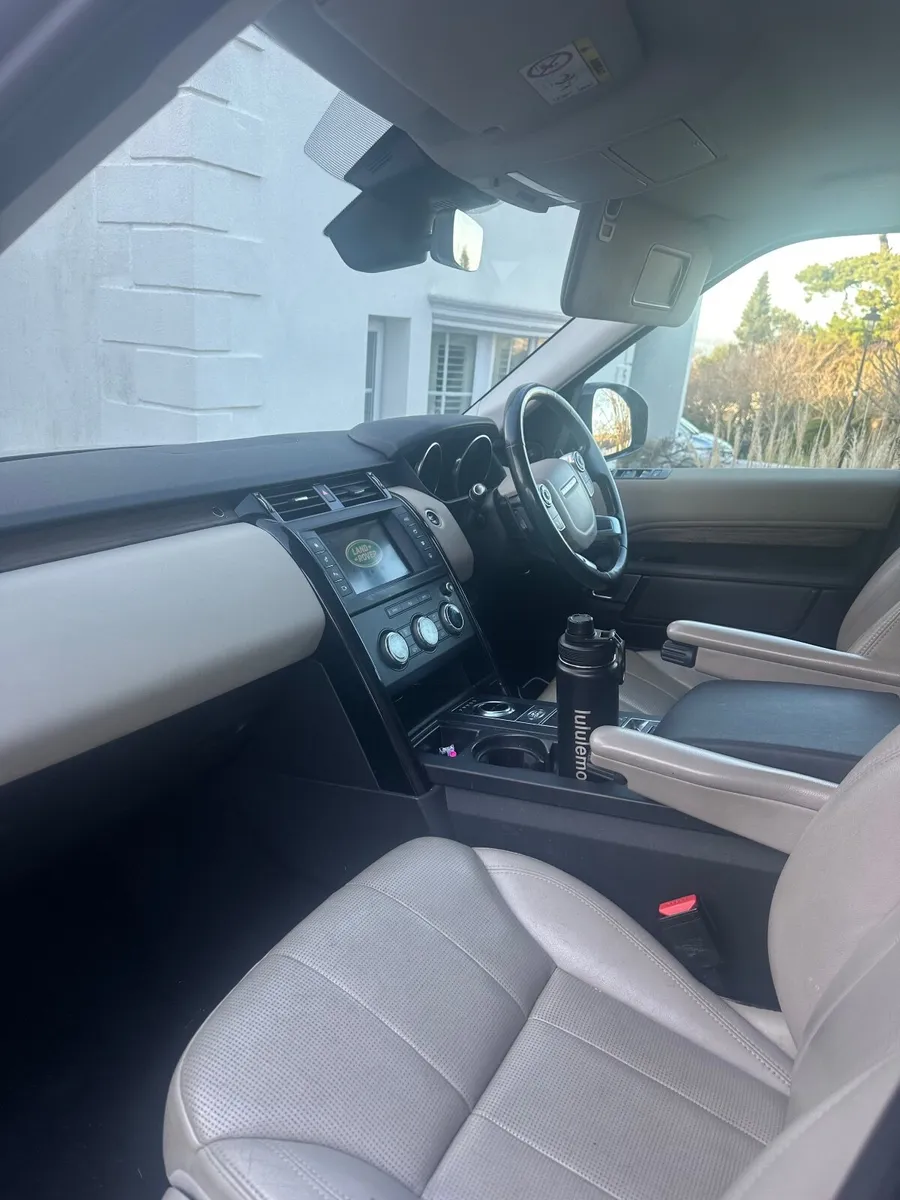 Land Rover Discovery 2017 - Image 2