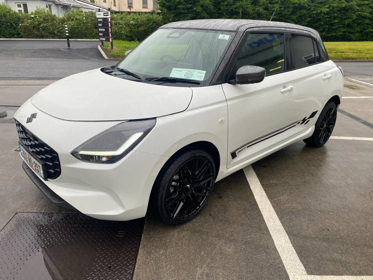 Suzuki Swift 1.2 Mild Hybrid Motion BLACK EDITION - Image 3