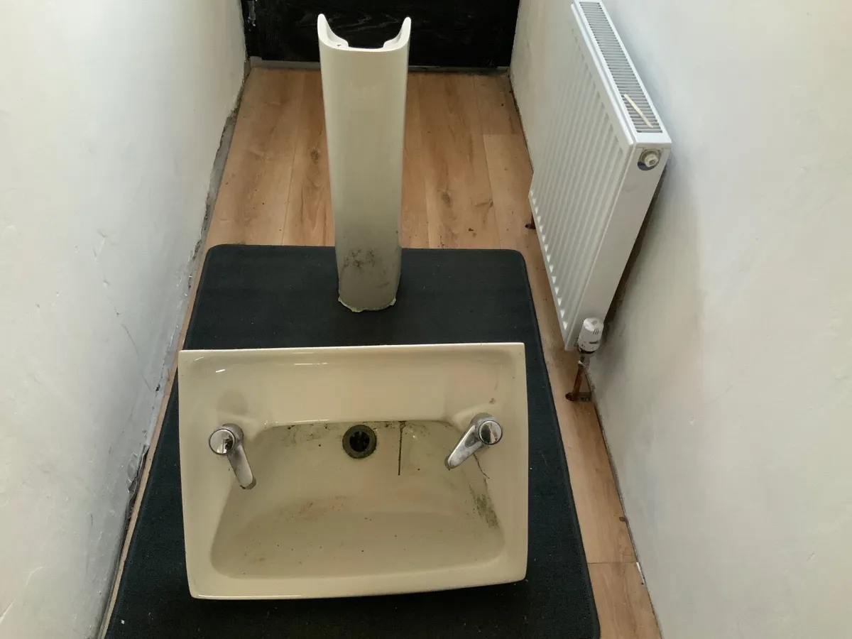 Toilet and sink - Image 1