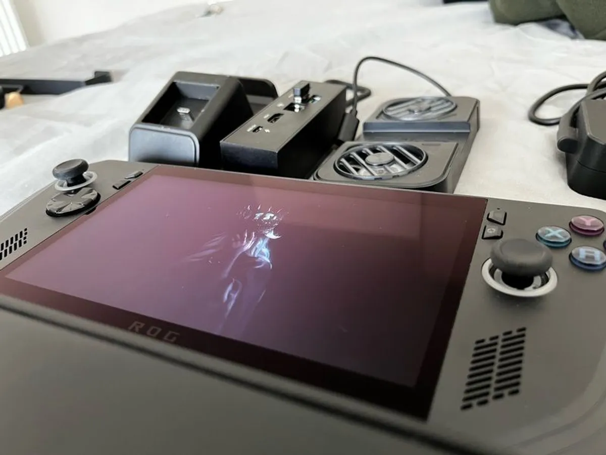 ROG Ally X + JSAUX Docking Station - Image 2