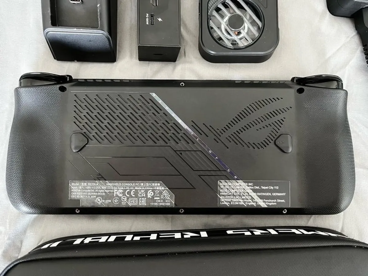 ROG Ally X + JSAUX Docking Station - Image 3