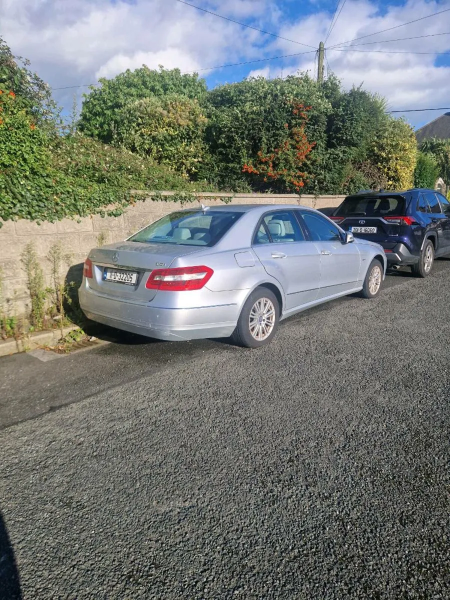 2011 Mercedes e200 READ ADD - Image 1