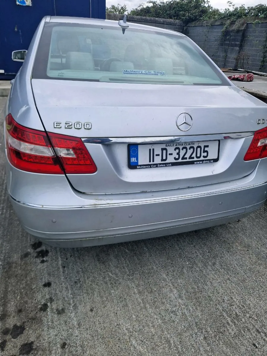 2011 Mercedes e200 READ ADD - Image 2