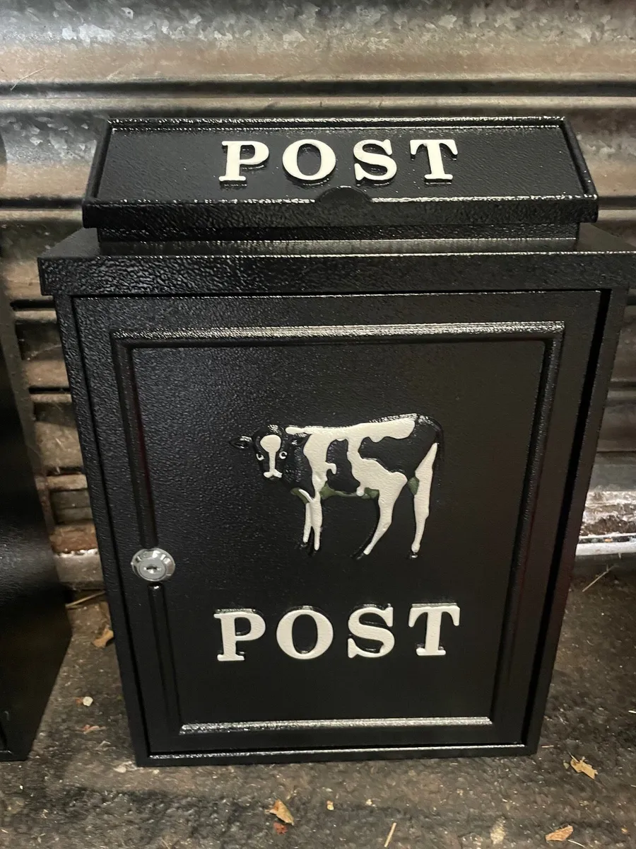 New Beautiful locking  Steel Post box & keys
