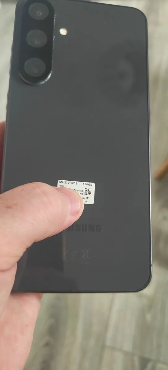 Samsung galaxy S24  FE 128GB Dual Sim free - Image 4