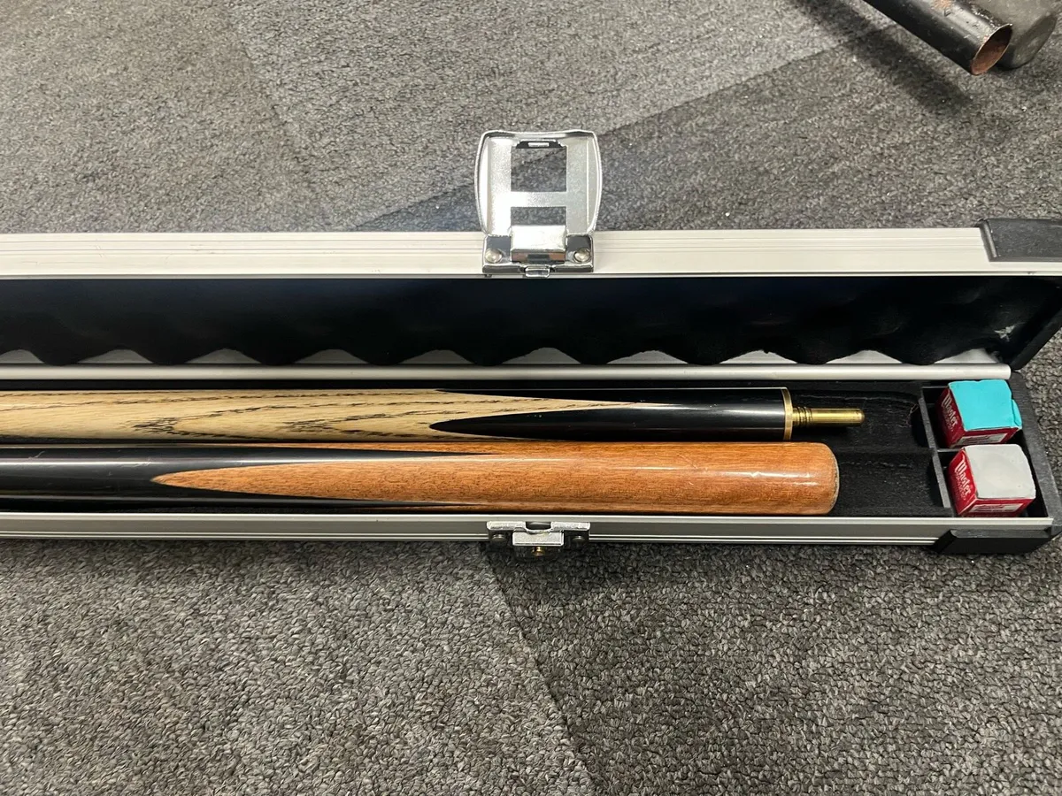 Baize Master Cue & Case - Image 2