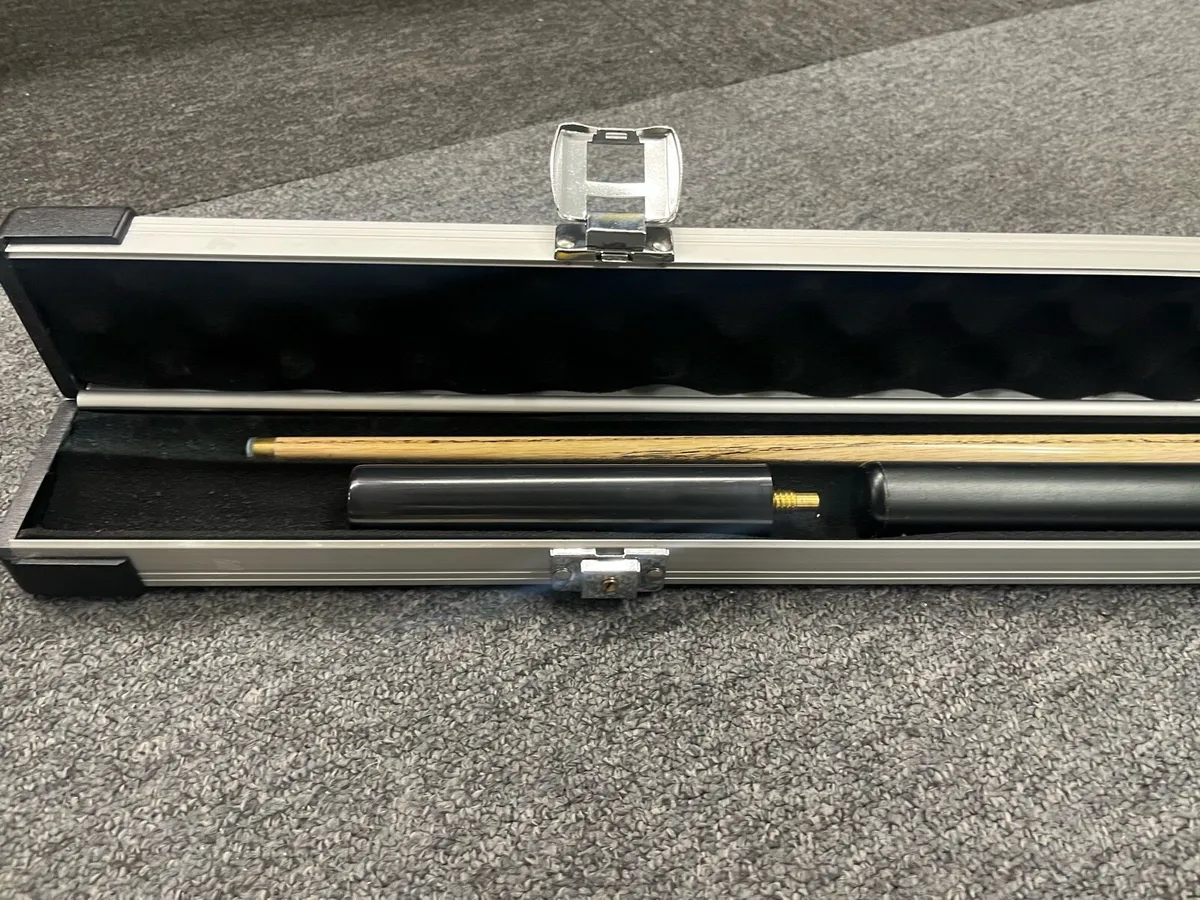 Baize Master Cue & Case - Image 4