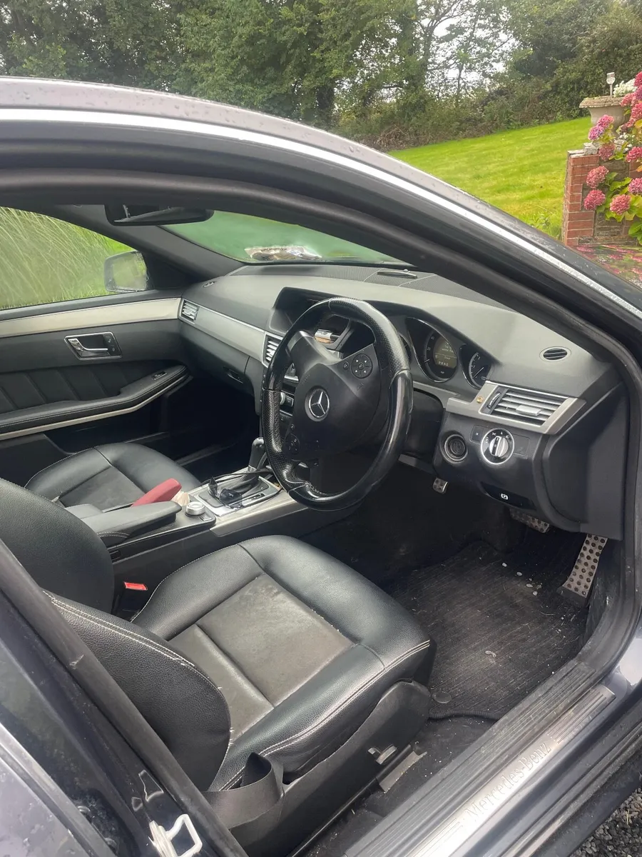Mercedes-Benz E-Class 2010 - Image 3