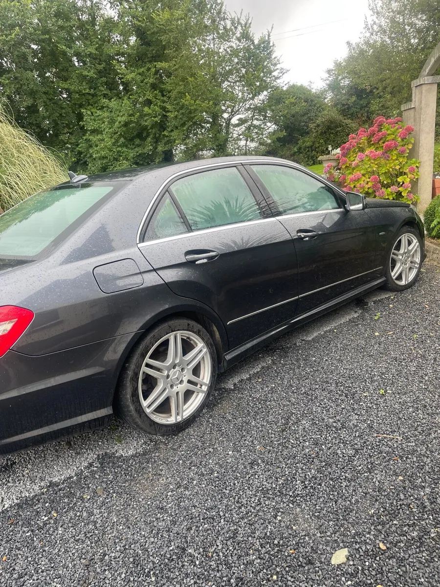 Mercedes-Benz E-Class 2010 - Image 4