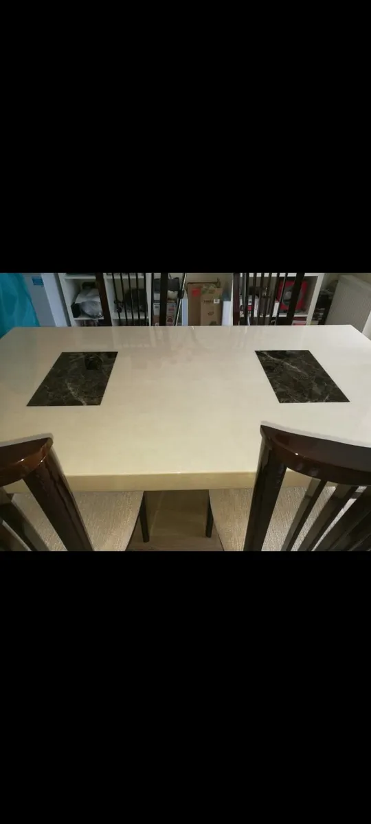 Kitchen table - Image 1
