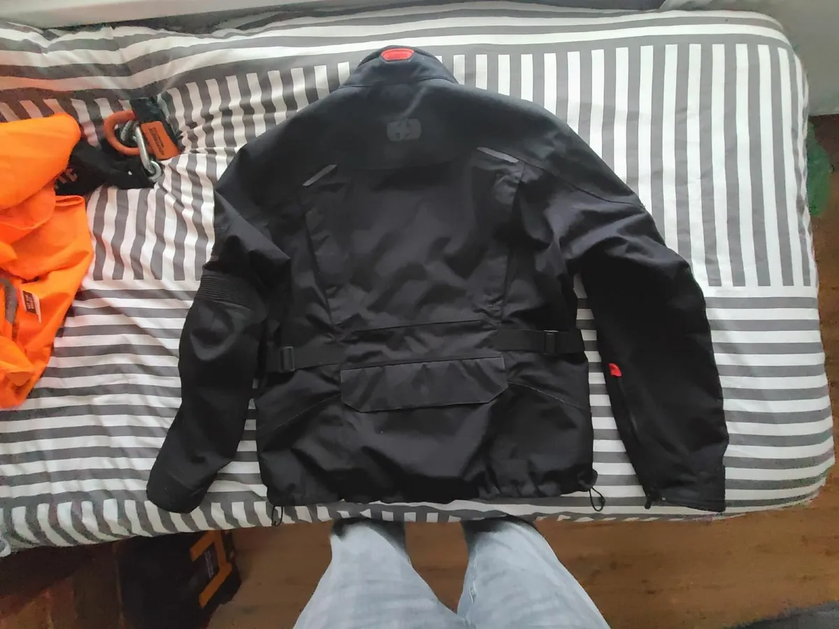 Shark Helmet, Boots, Wetgear, Gloves, Chain&Lock - Image 2