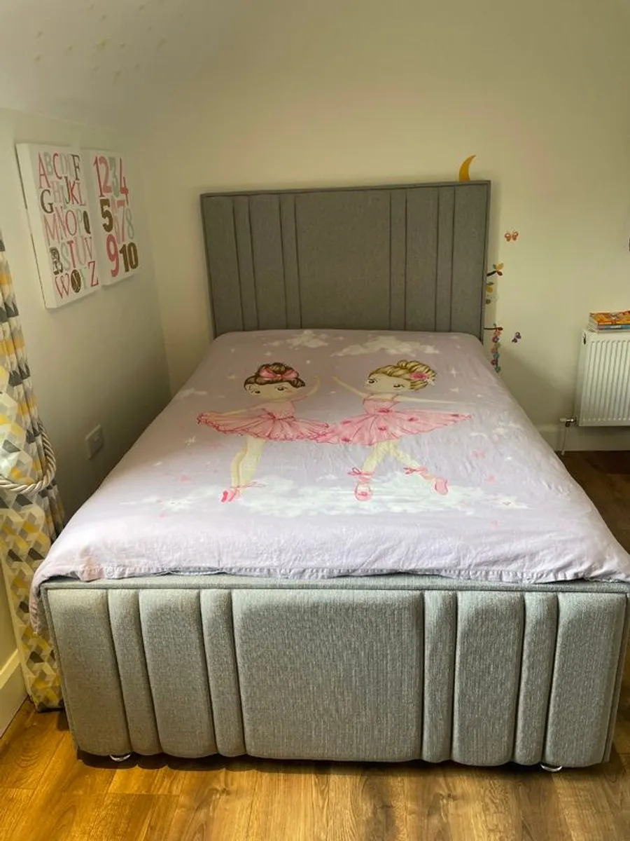 Upholstered Bedframe with Footboard - Grey fabric - Image 1