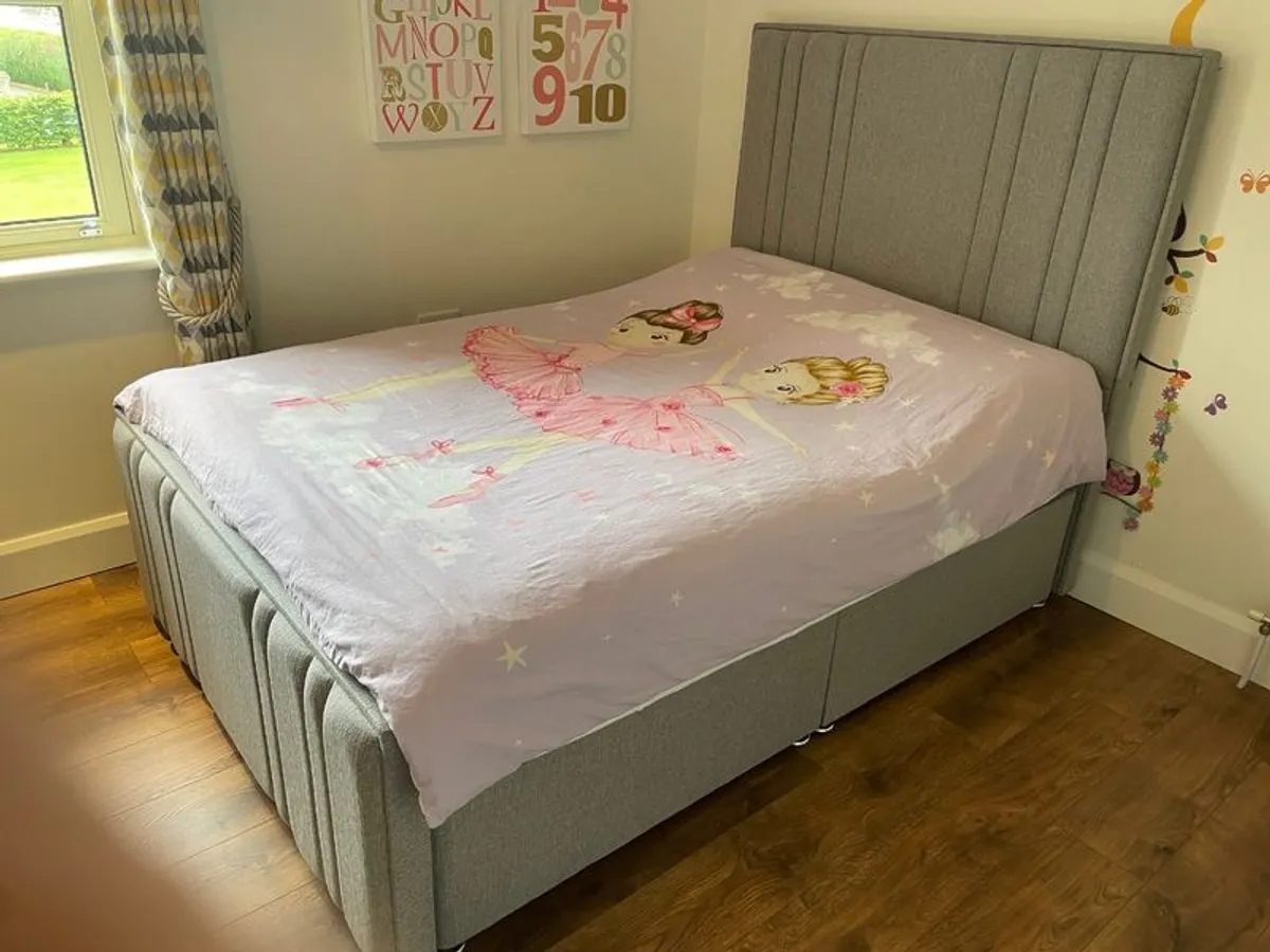 Upholstered Bedframe with Footboard - Grey fabric - Image 3