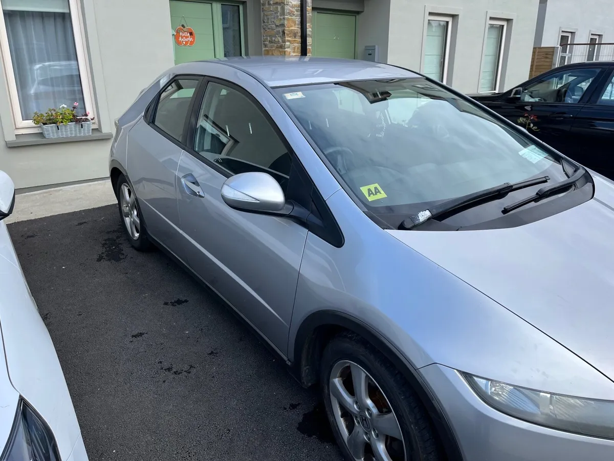 Honda Civic 2010 - Image 2