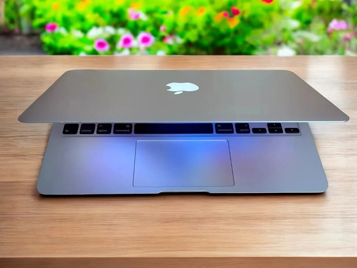 MacBook Pro i7 /16 GB /512 SSD /New battery - Image 2