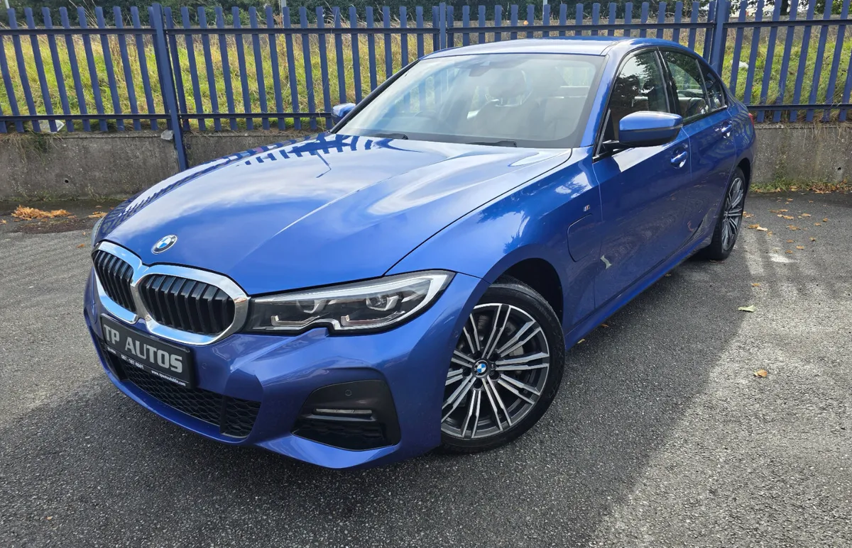 2021 BMW 330E M-SPORT Buiscut interior - Image 1