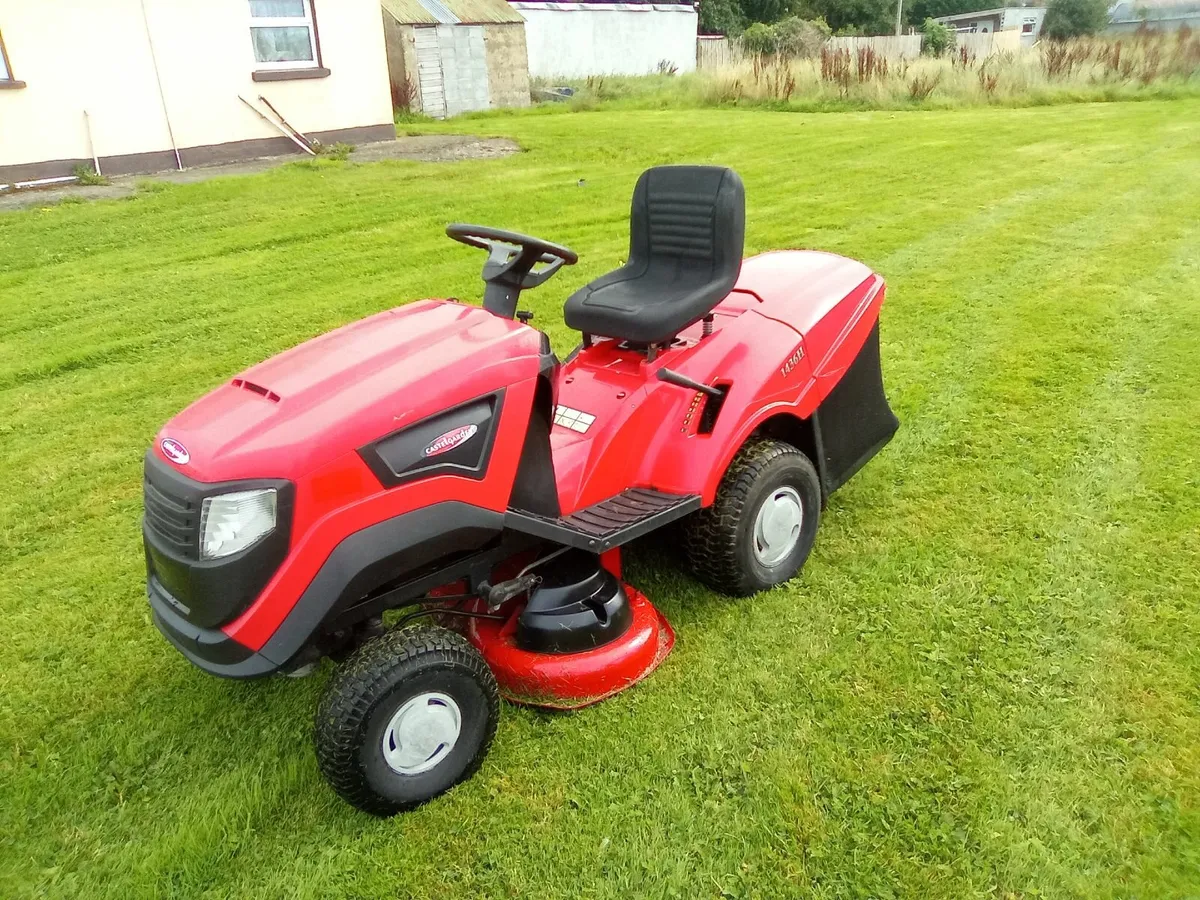 Castlegarden Ride on lawnmower - Image 1