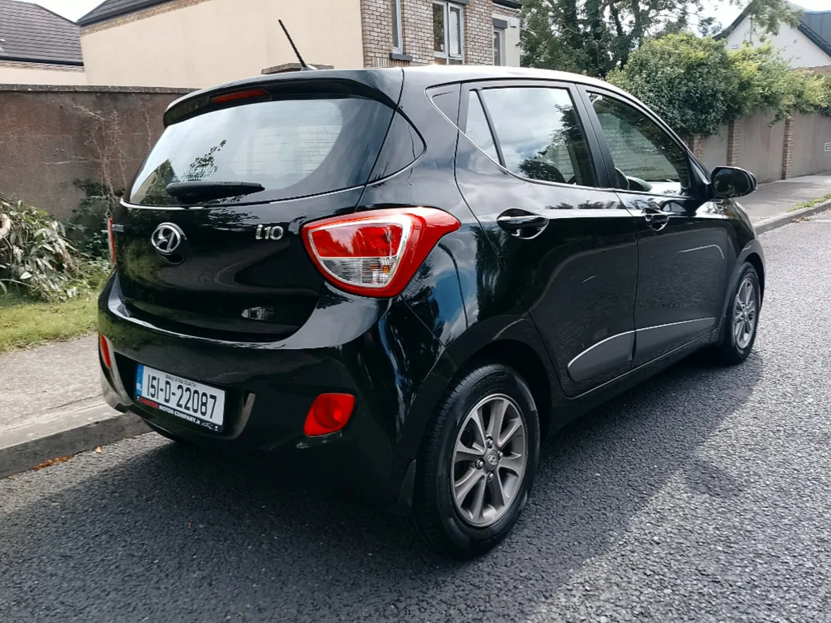 Hyundai i10 Deluxe 4DR - Image 3