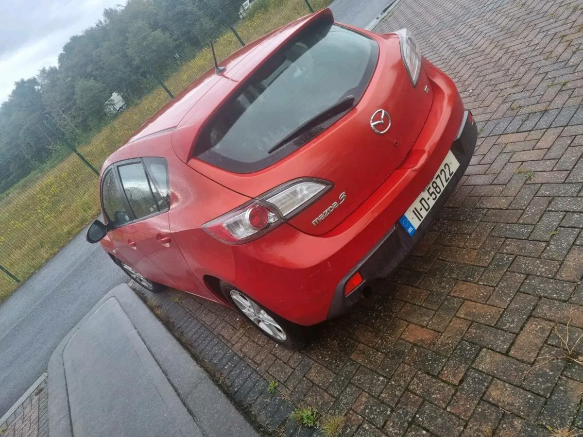2011 MAXDA 3 €1550.tax 08.26 - Image 3