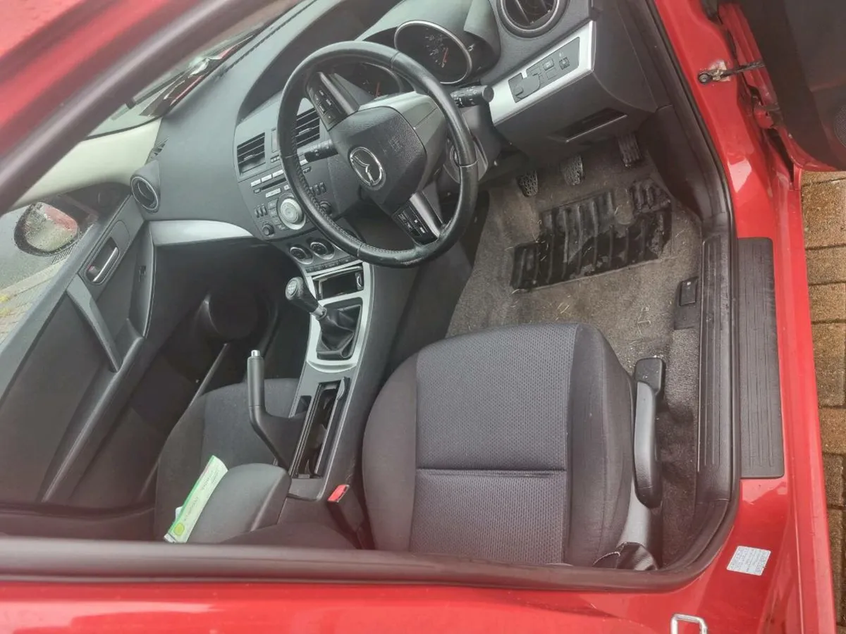 2011 MAXDA 3 €1550.tax 08.26 - Image 4