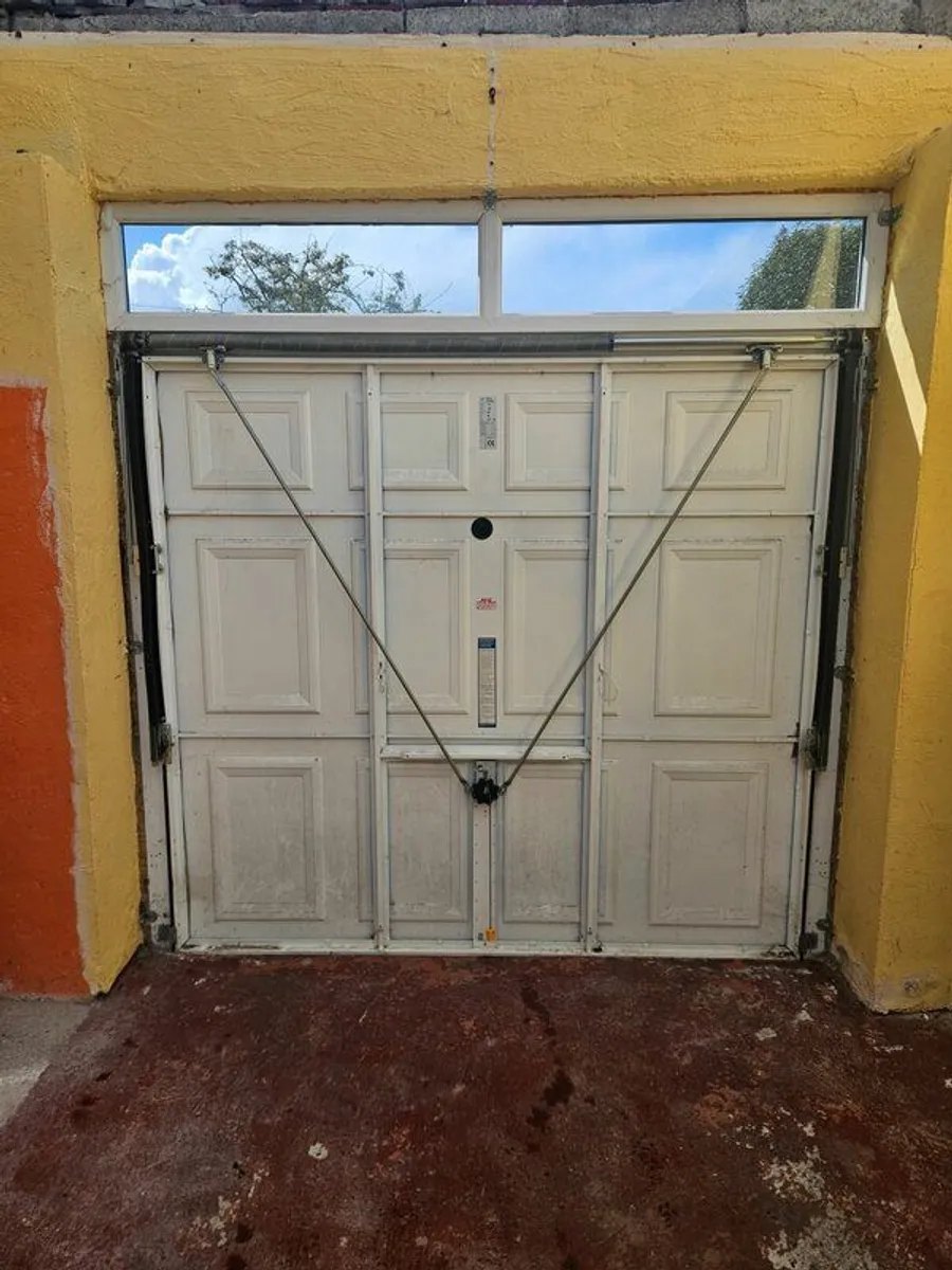 Garage door - Image 2