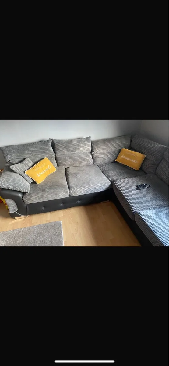 couch - Image 1