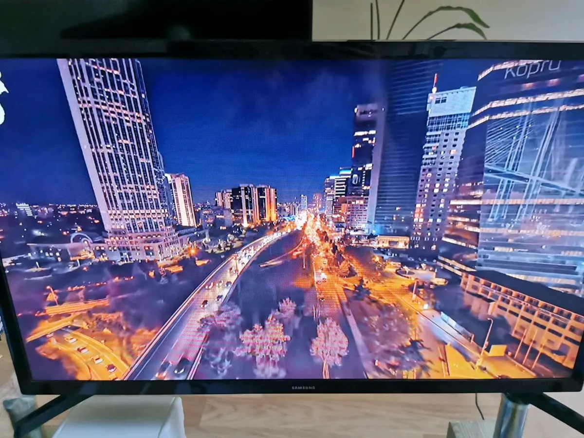 Samsung 32" TV - Image 1