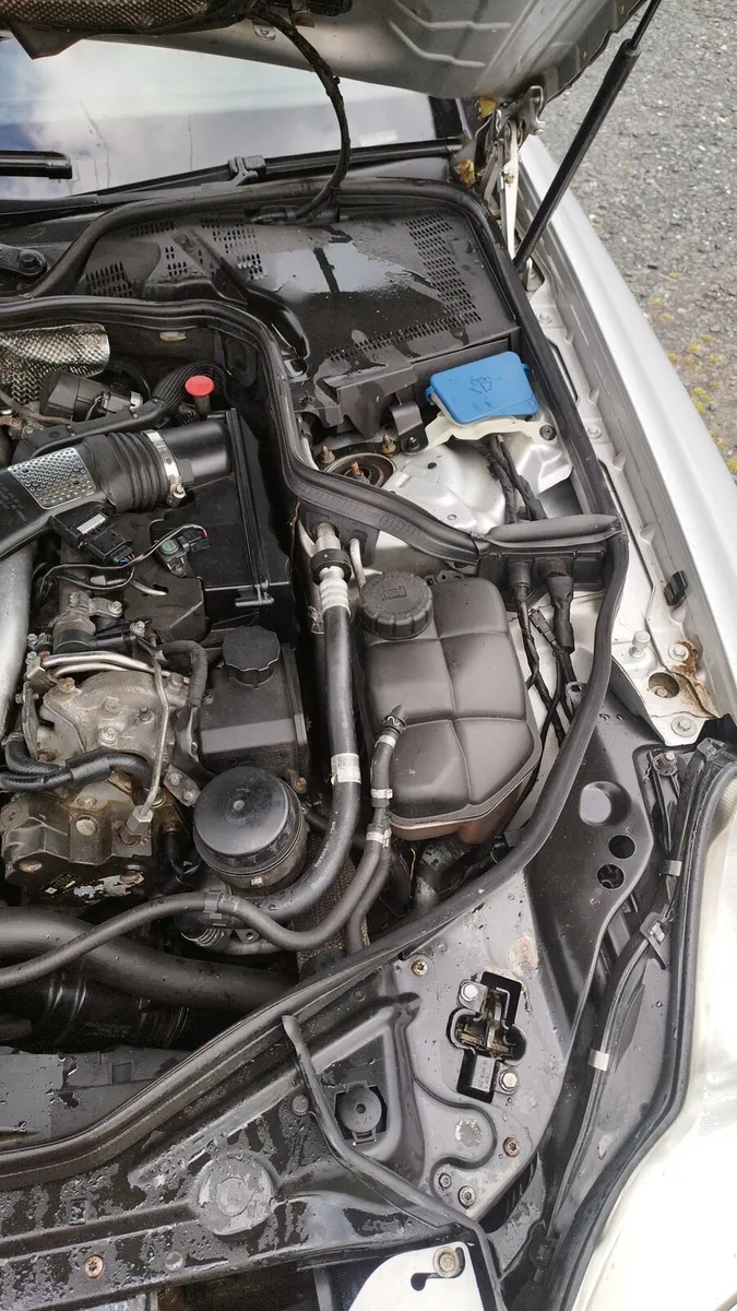 Mercedes CLS for parts - Image 4