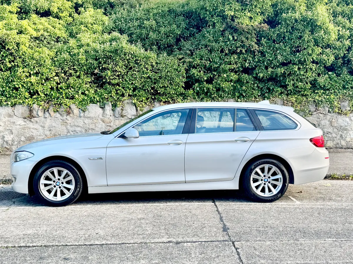 BMW 5-Series 2011!! LEATHER!! AUTO!! - Image 3