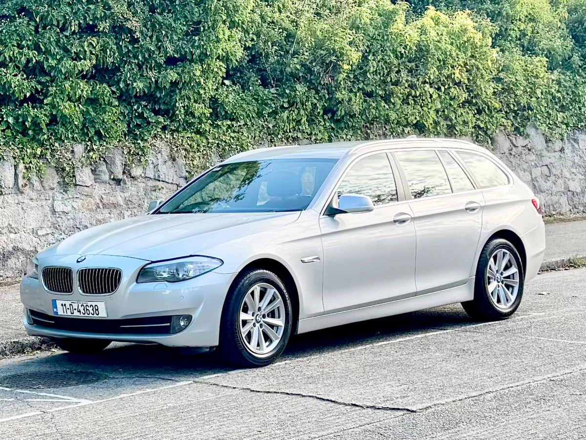 BMW 5-Series 2011!! LEATHER!! AUTO!! - Image 2