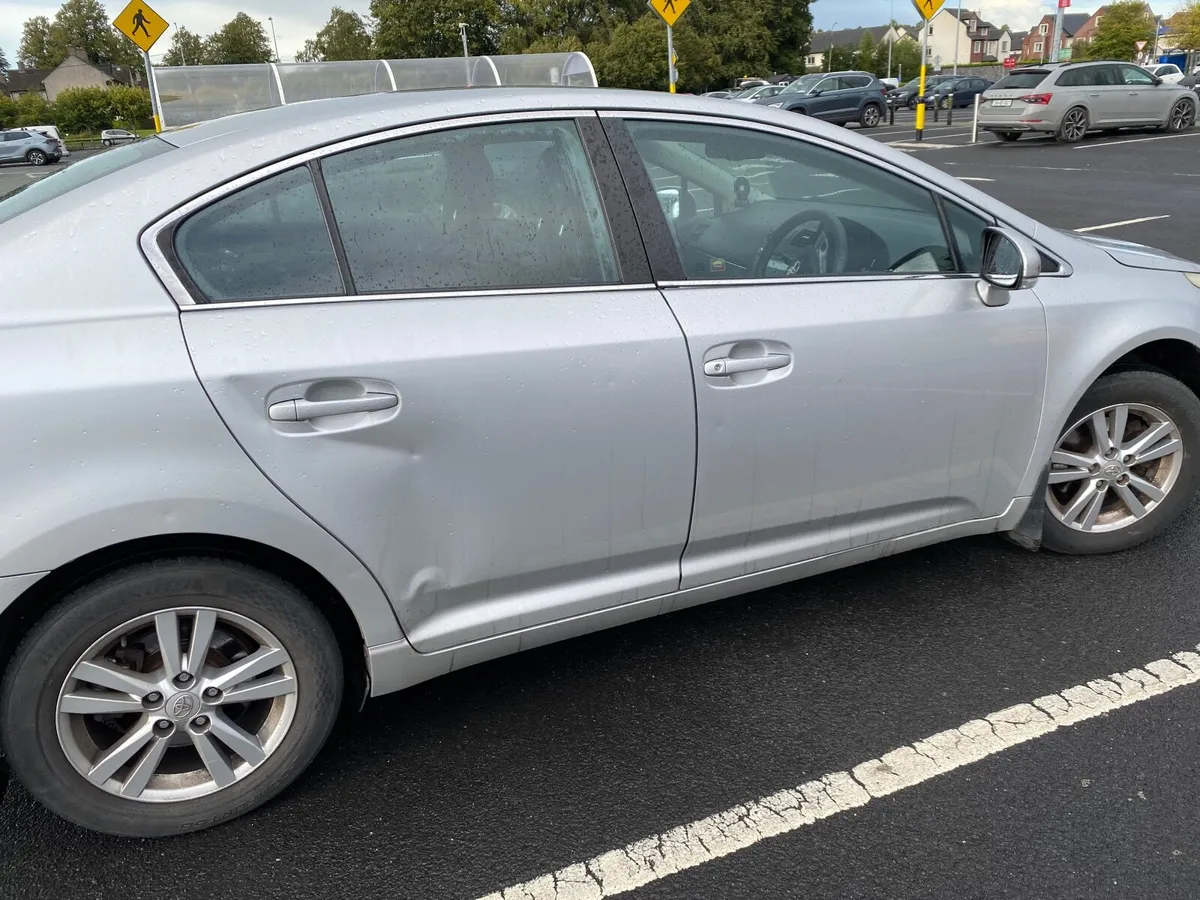 Toyota Avensis 2010 - Image 4