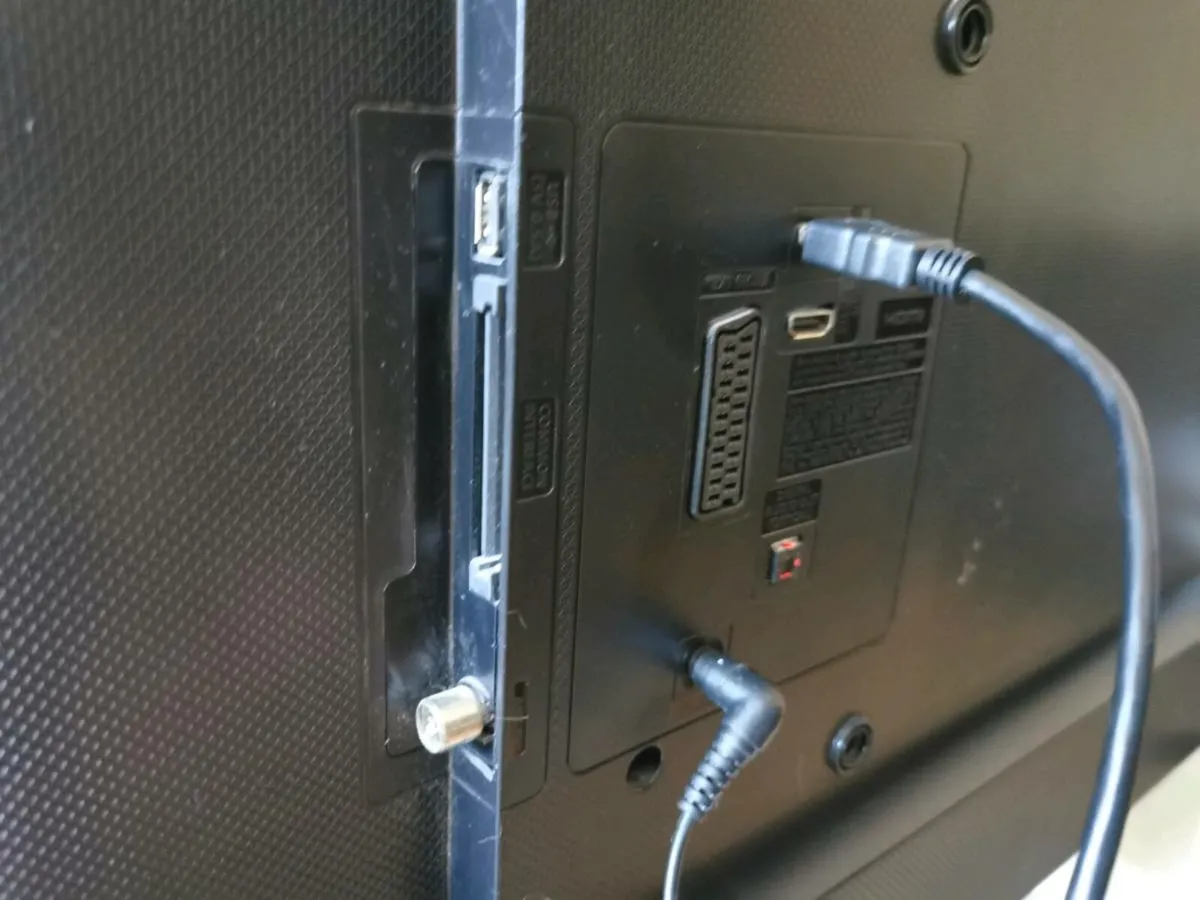 Samsung 32" TV - Image 3