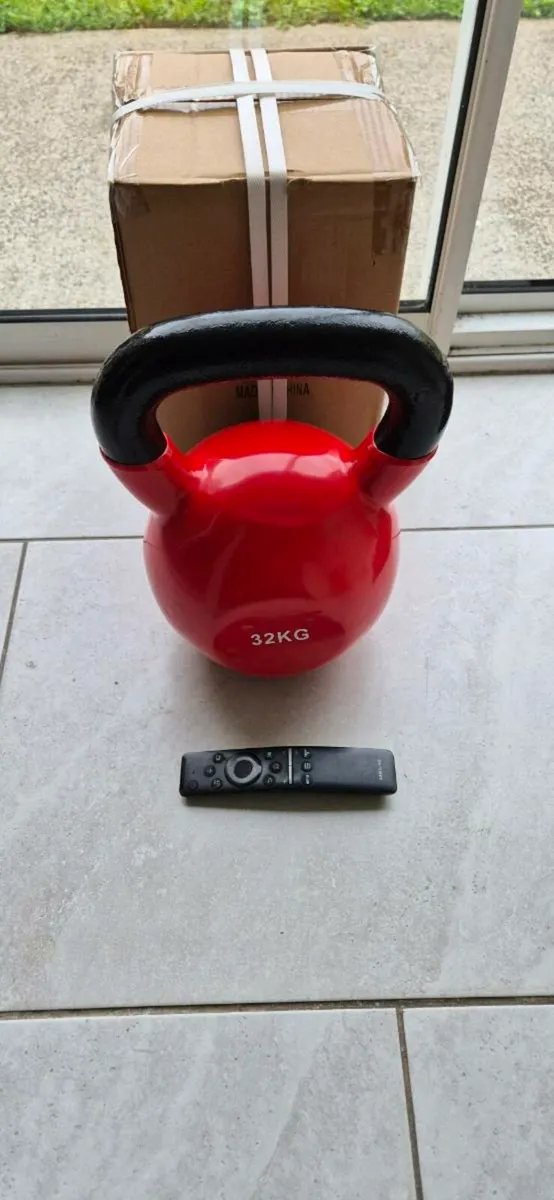 Large brand new 32 kilo cast iron kettlebell - Image 1
