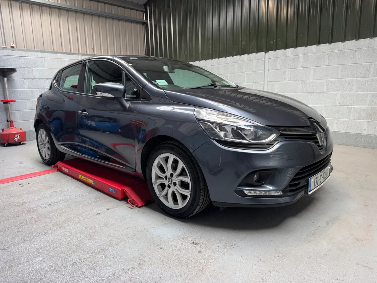 Renault Clio 2017     TOP SPEC ! - Image 1