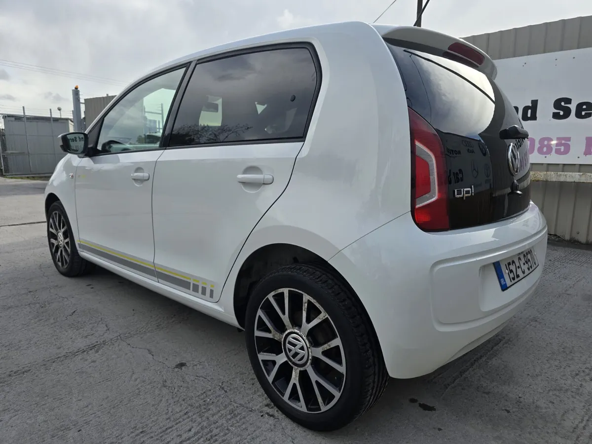 152 VW UP 1.0 Petrol High Spec Warranty - Image 4