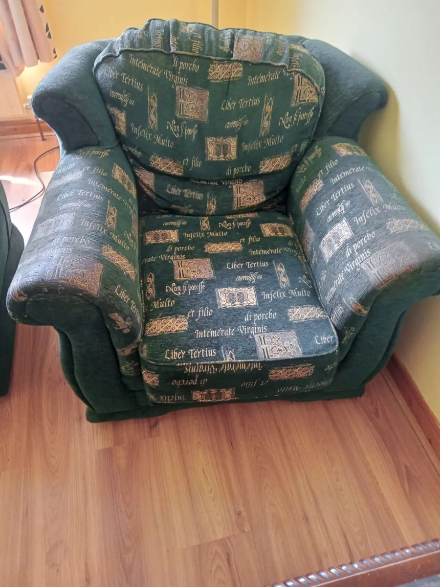 3 seater couch and  2 chairs - Image 1