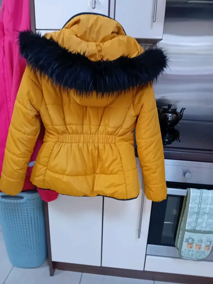 LADIES JACKET AS NEW.   QUIZ MAKE - Image 2