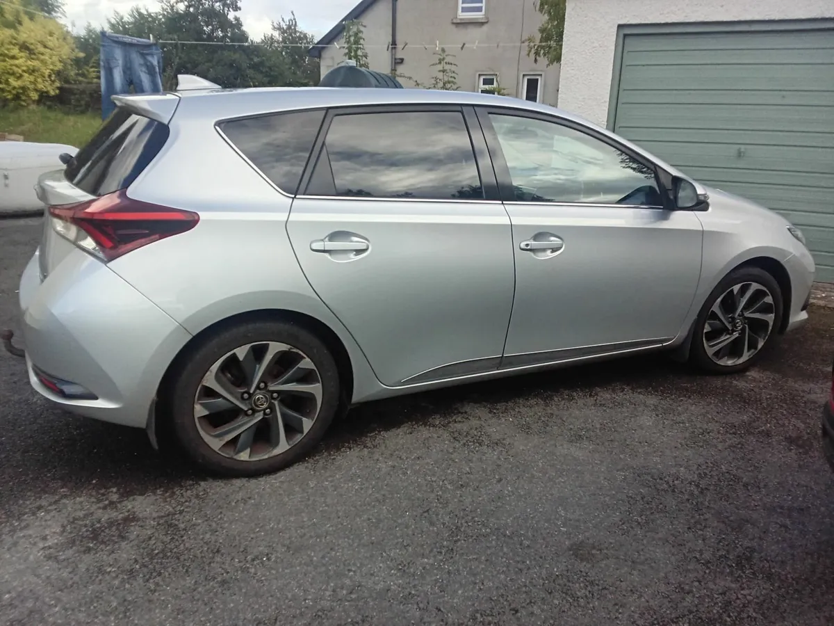 Toyota Auris 2015 - Image 4