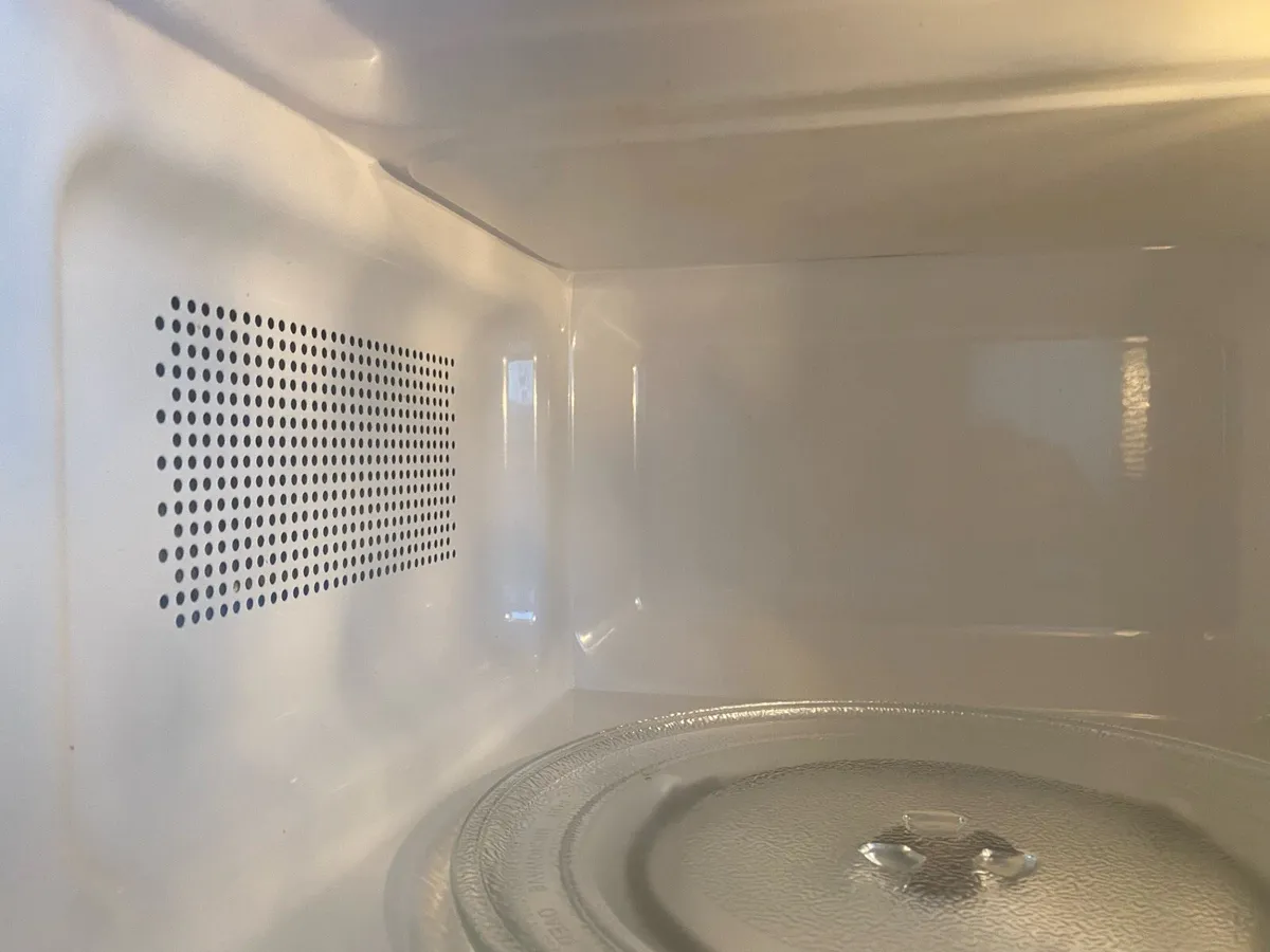 Sharp black microwave - Image 4