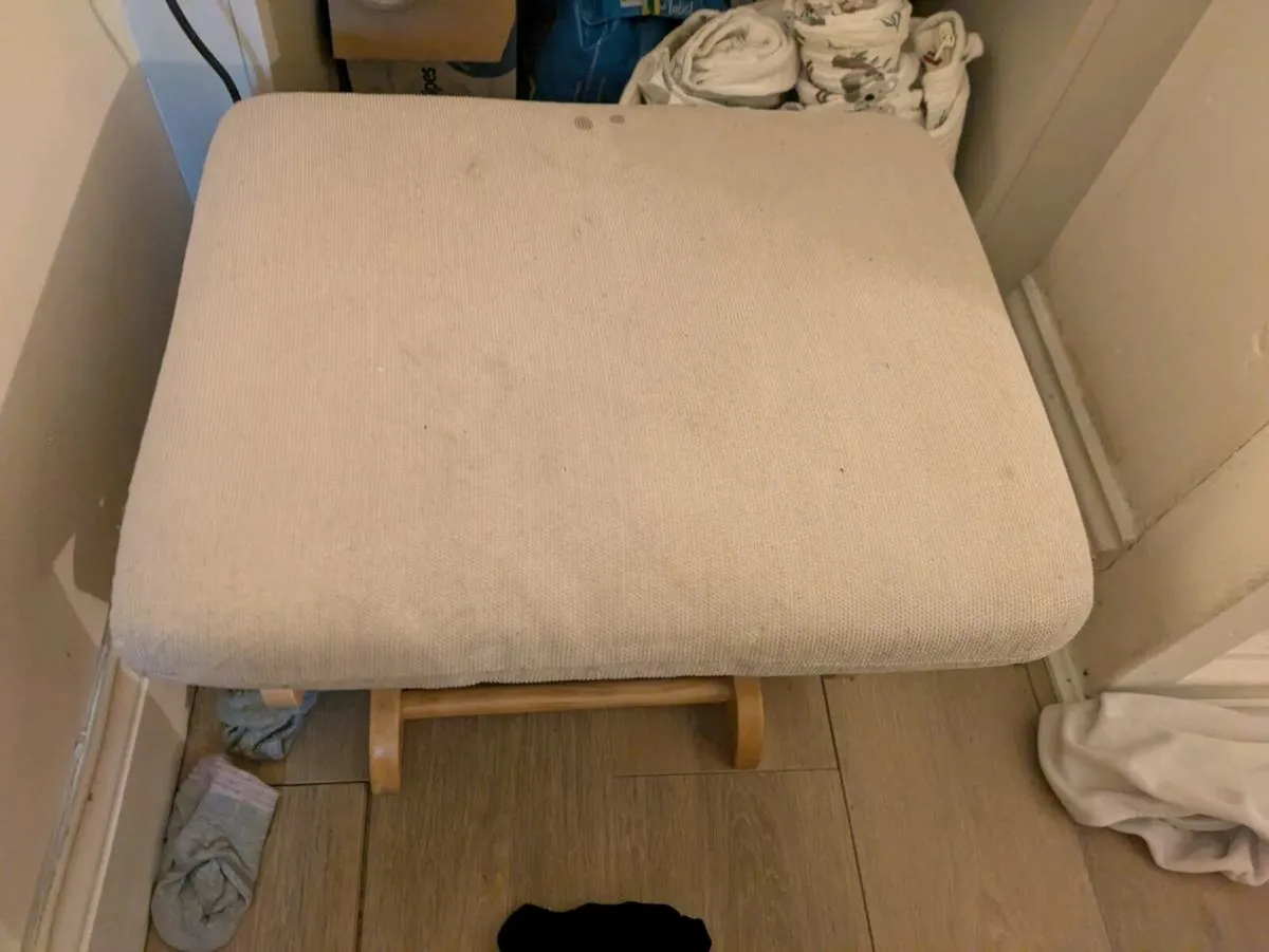 Nursing chair - Image 3