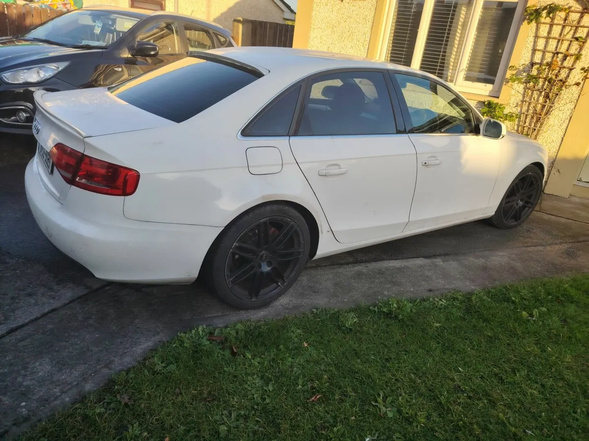Audi A4 2010 - Image 4
