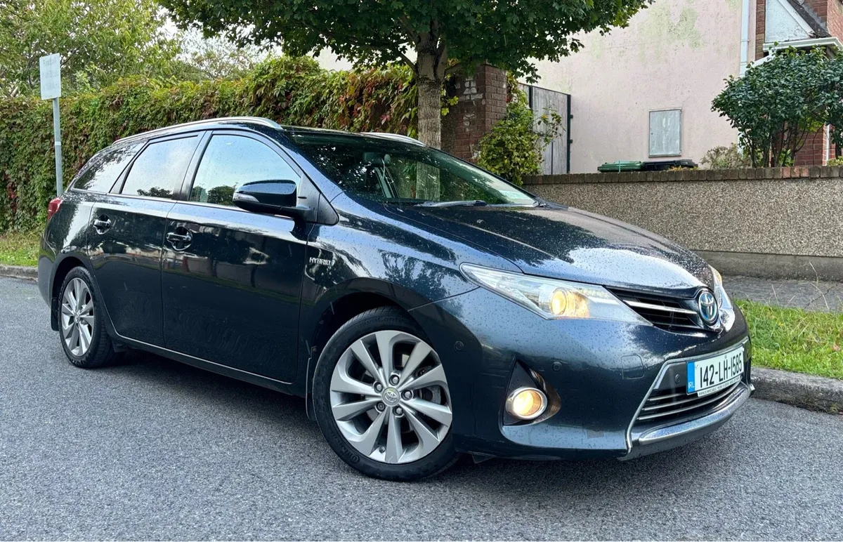 🔥Toyota Auris Estate Hybrid ***Highest Spec*** - Image 2