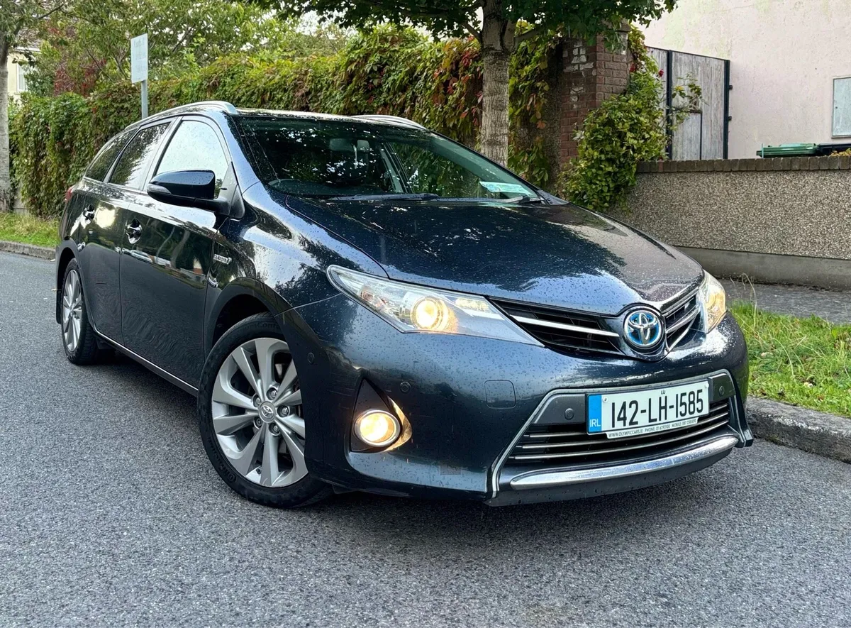 🔥Toyota Auris Estate Hybrid ***Highest Spec*** - Image 3