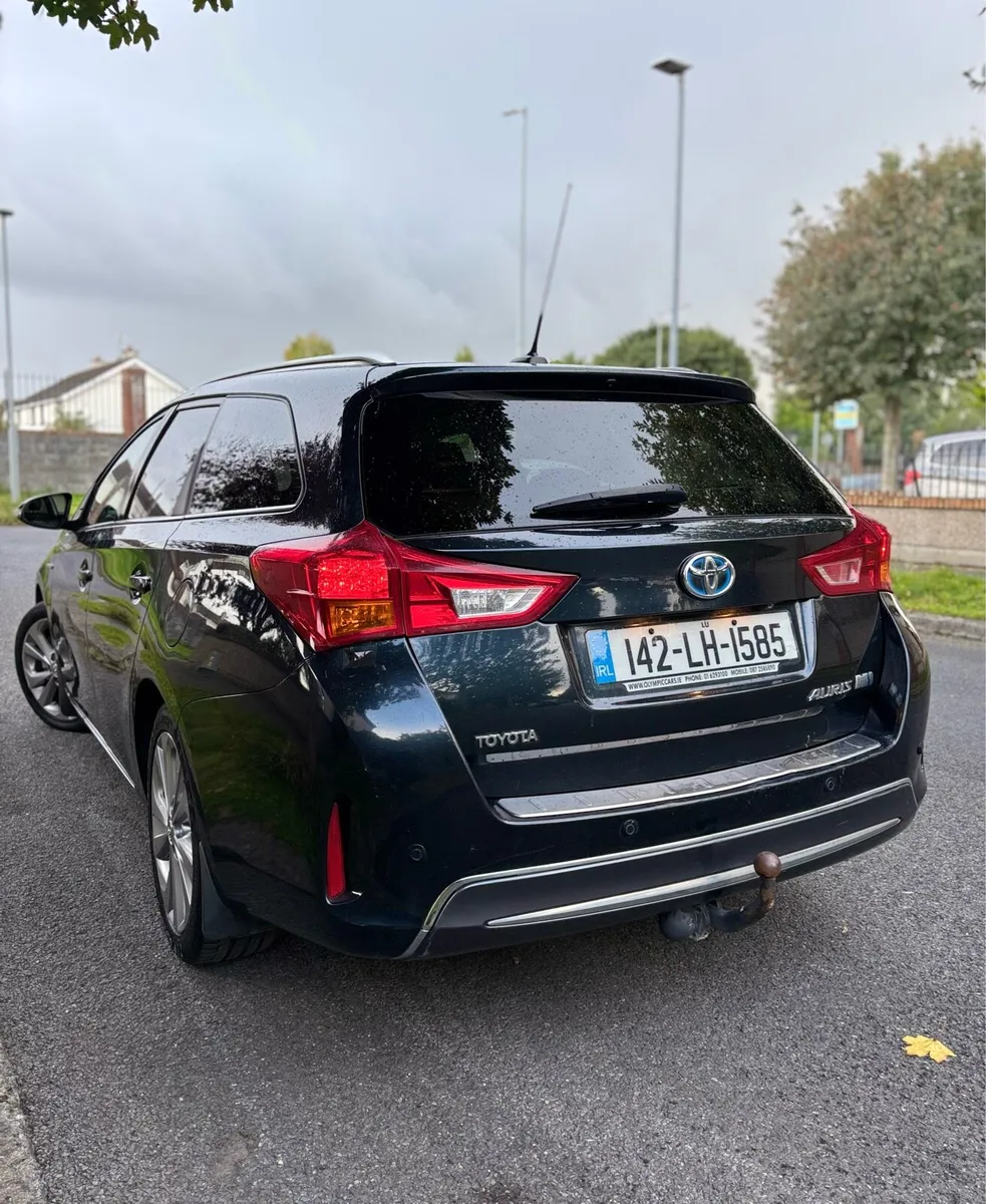 🌟Toyota Auris Estate Hybrid📍Highest Spec - Image 2