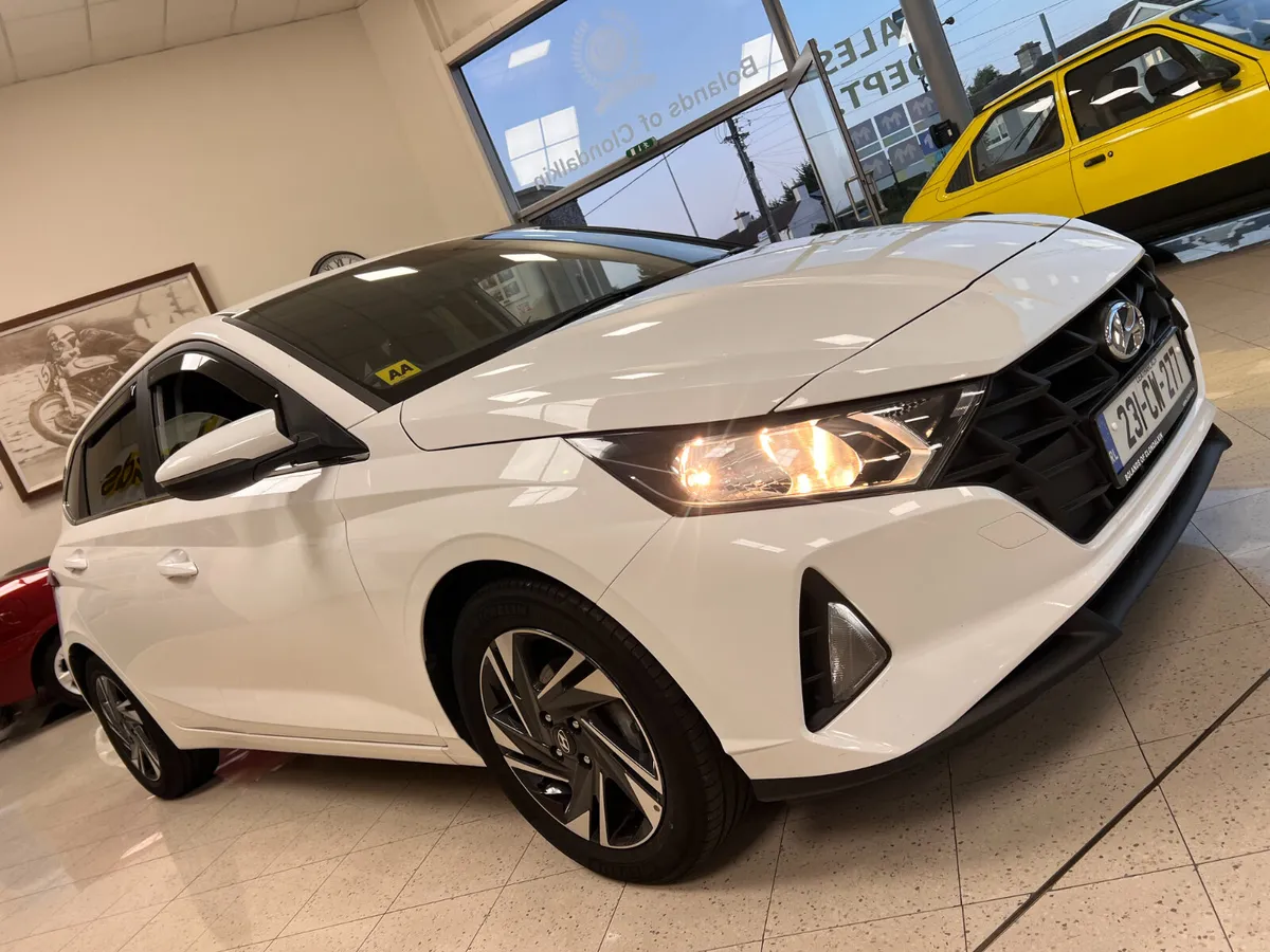 **ONLY 18,000 Kms As New**DELUXE PLUS 5DR **Financ - Image 2