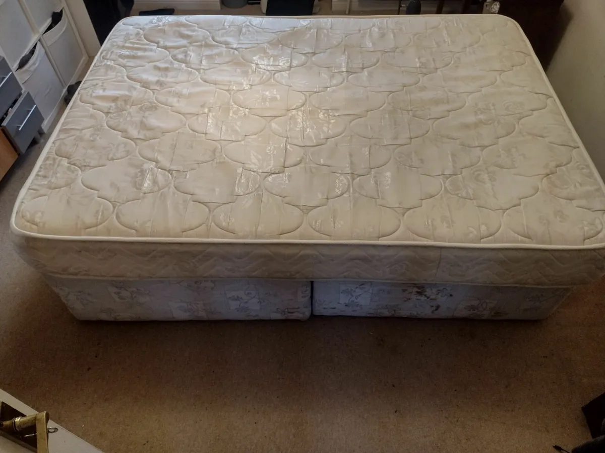 Queen size bed amd mattress - Image 2