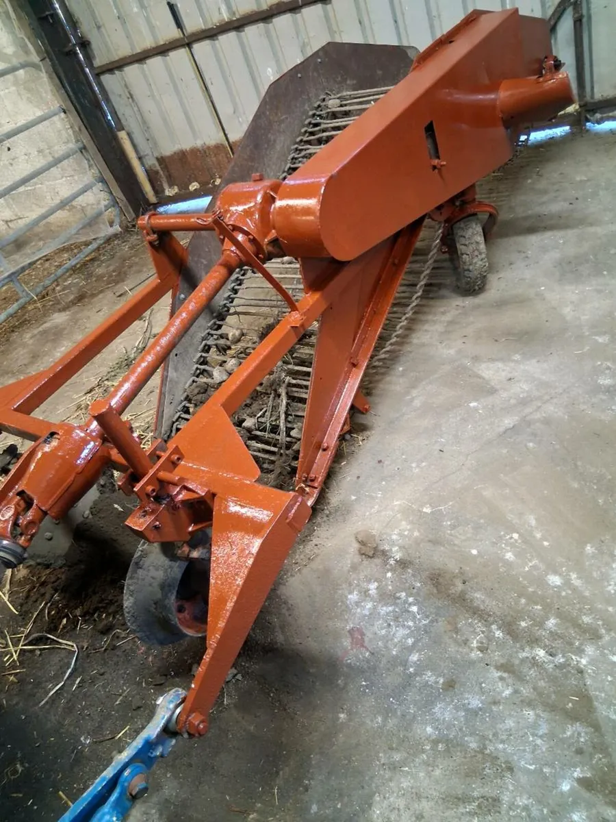 Potato harvester - Image 1