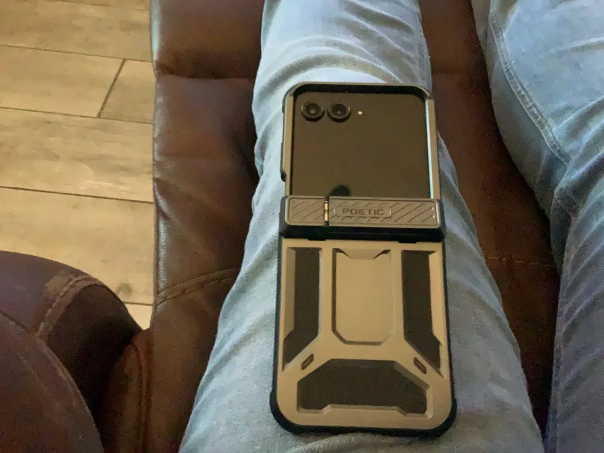 Motorola Razr 50 Ultra 512gb - Image 4