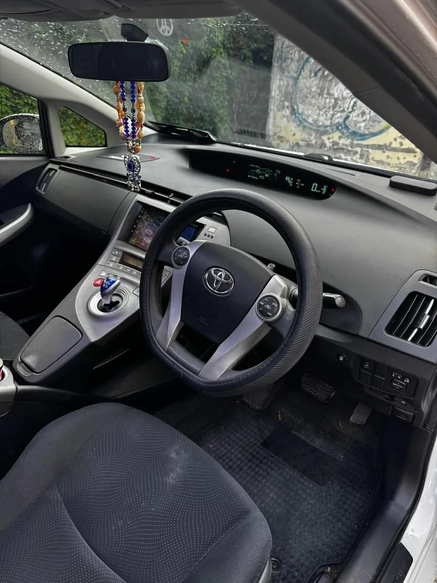 Toyota Prius 2012 - Image 2